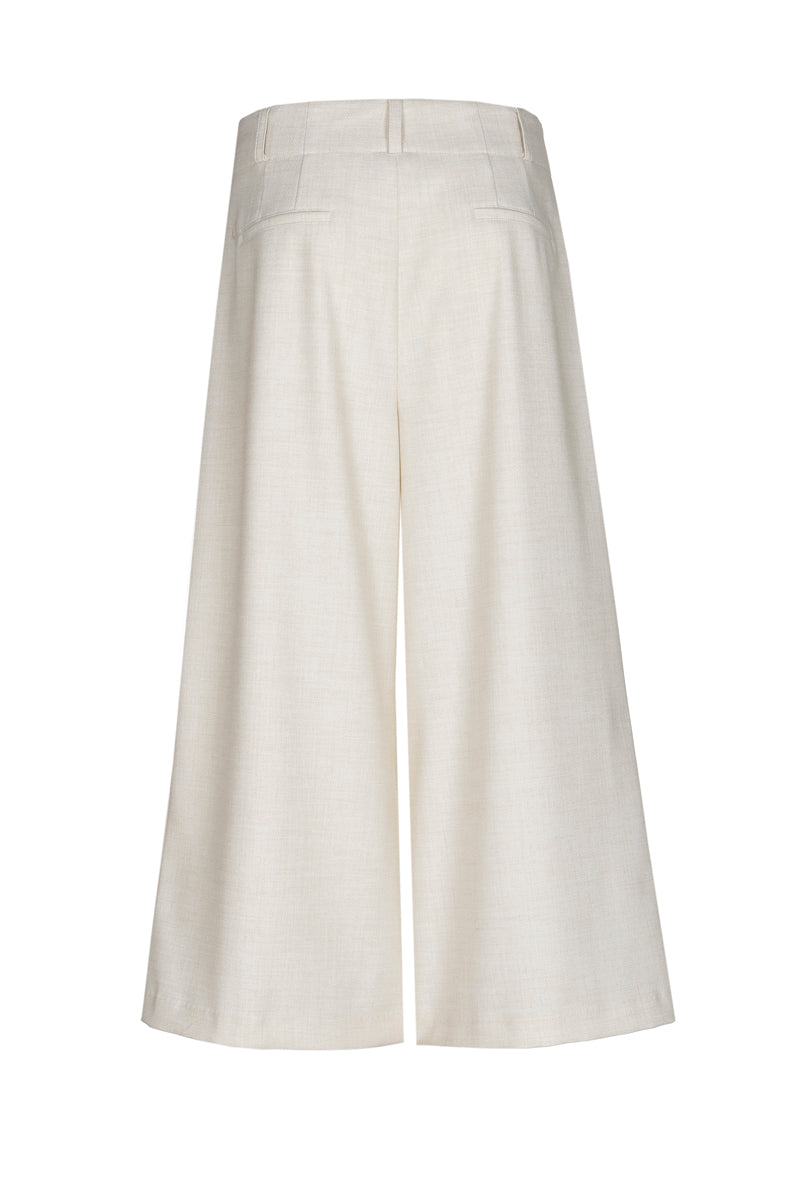 Cream culotte pants with pleats and pockets