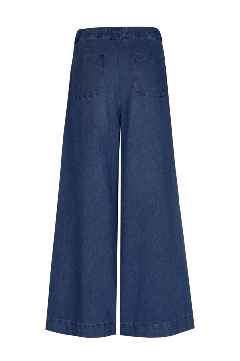 Wide and long denim pant