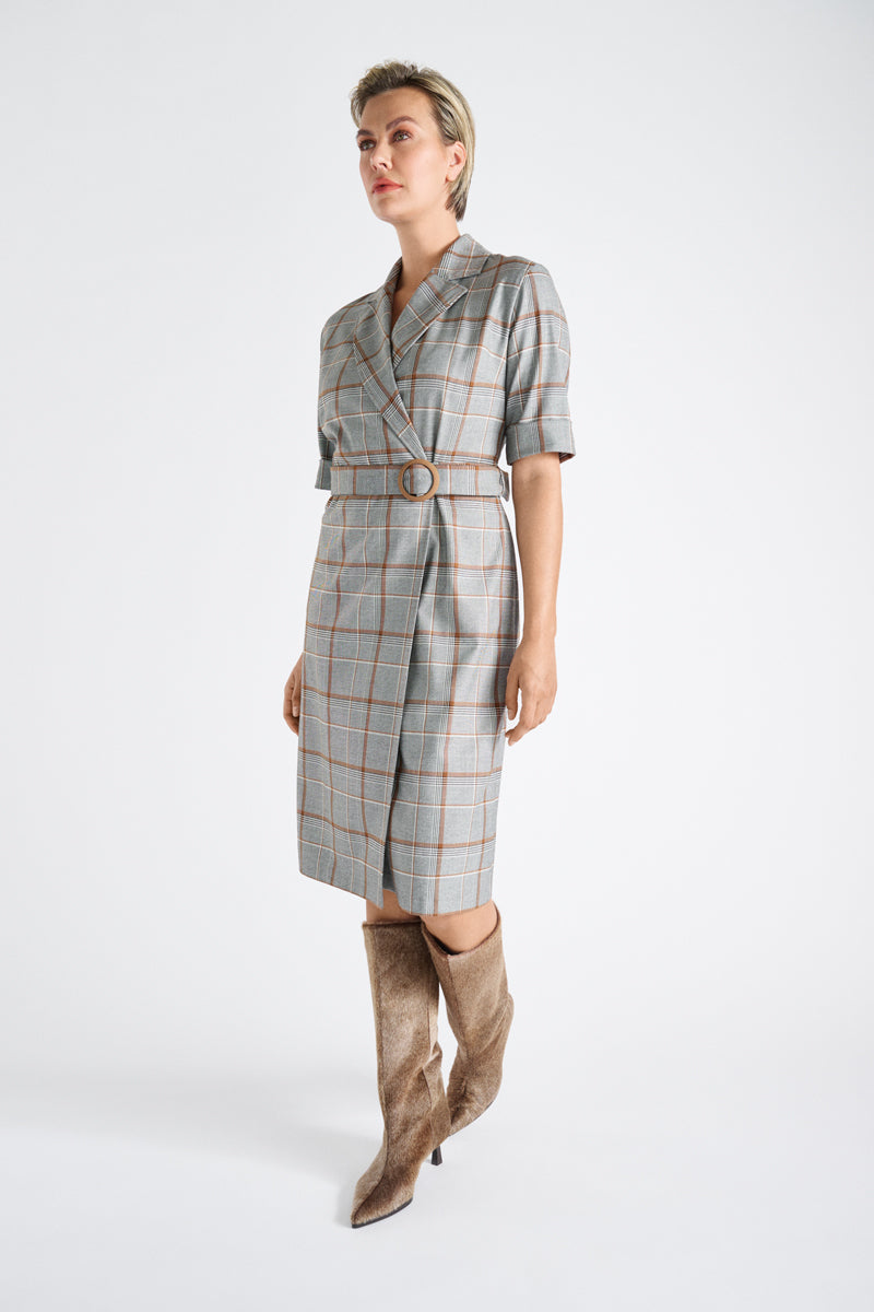 Robe-chemisier à carreaux ceinturée