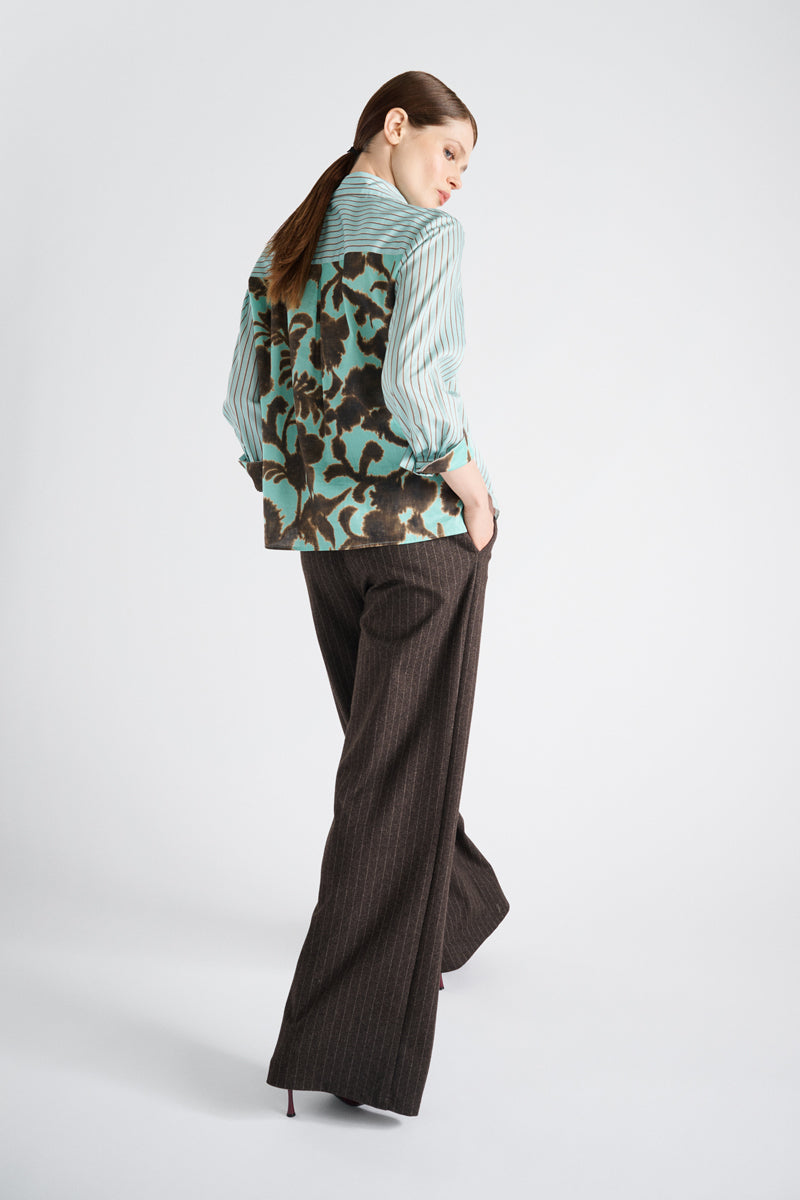 Chemise rayée avec imprimé sur le dos et manchettes