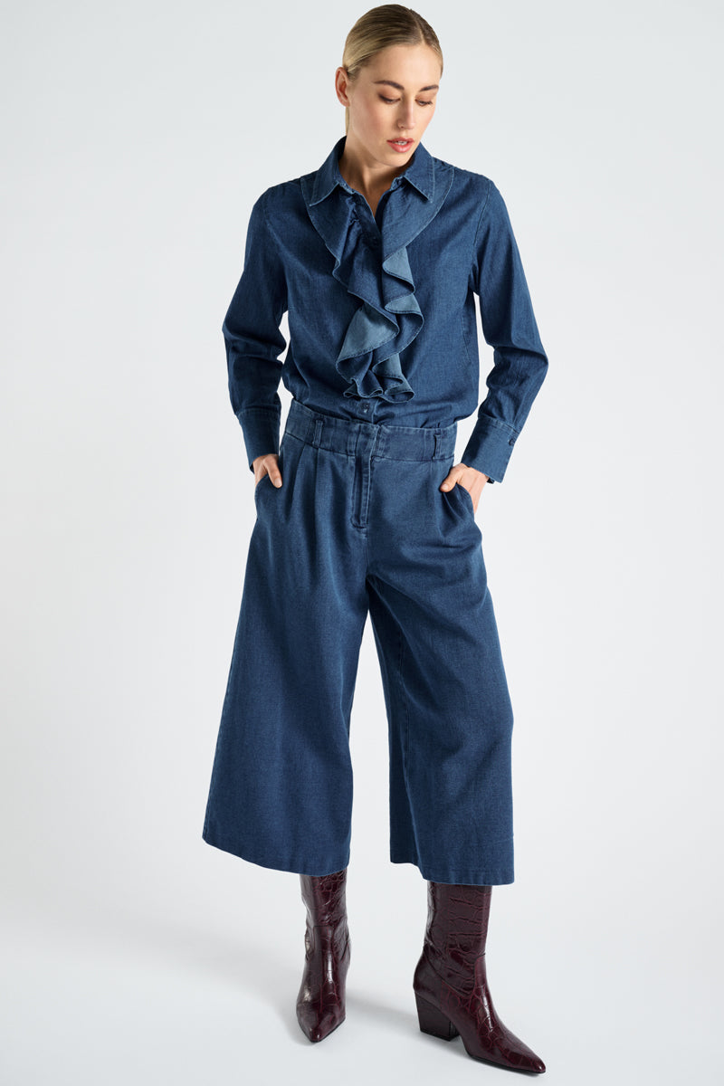 Denim bloes met hemdskraag en ruches