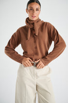 Cardigan col V cognac