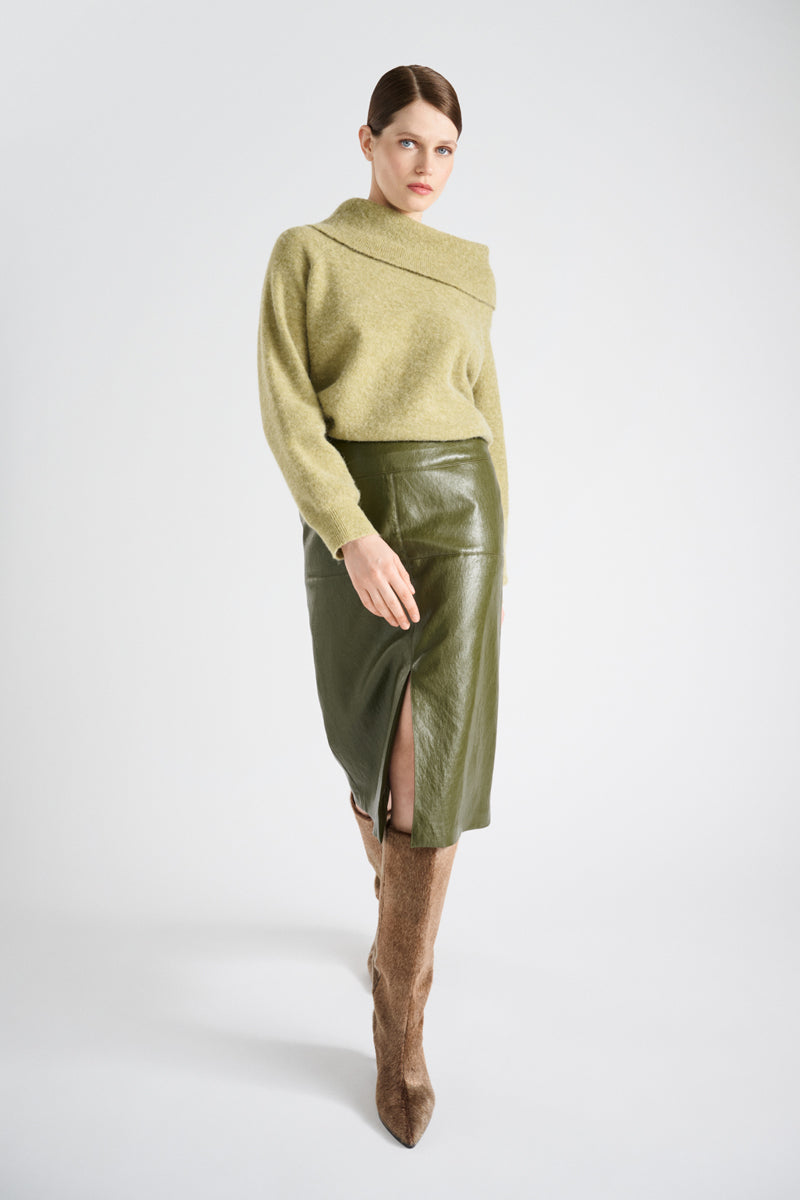 Pull épais en laine-alpaga vert olive à col tombant