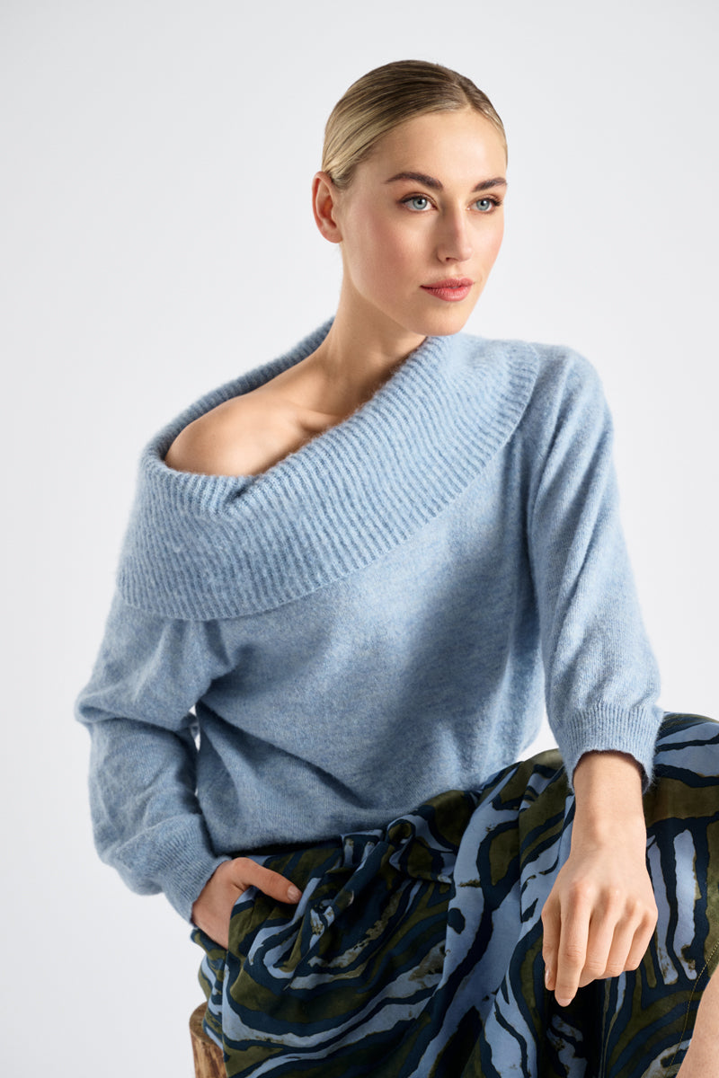 Pull épais en laine bleu ciel à col tombant