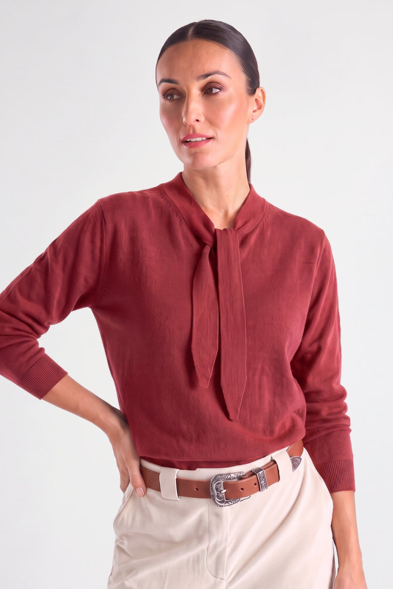 Pull framboise fin en cachemire-laine avec col cravate