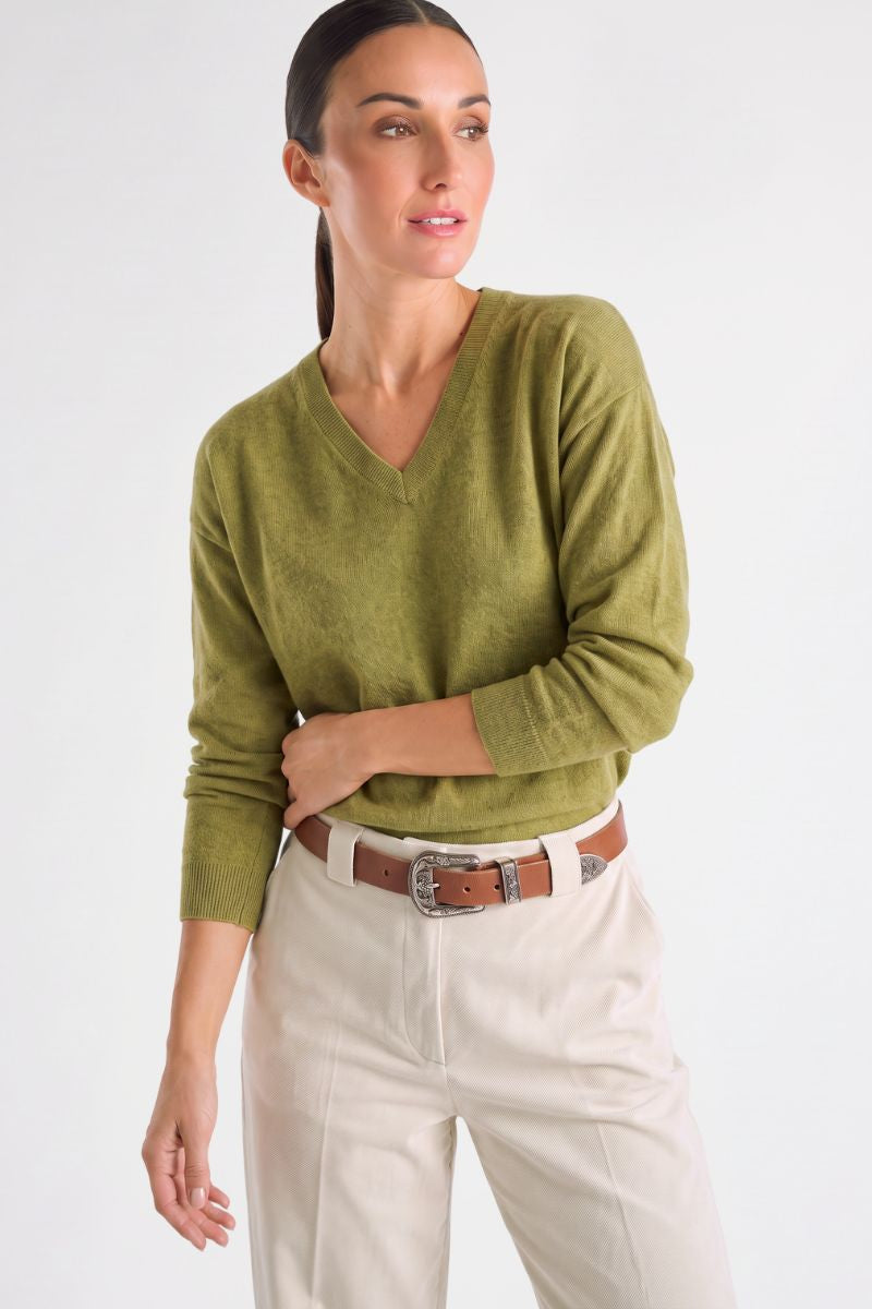 Wide sweater with v-neck olive