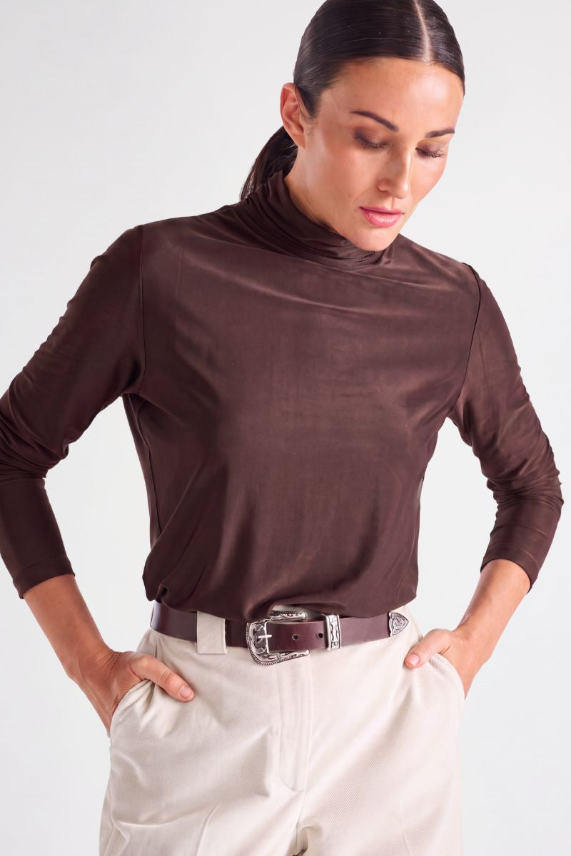 Sous-pull marron col roulé manche froncée