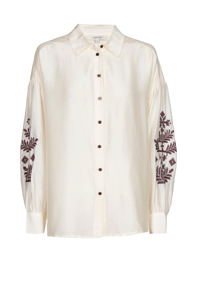 Wide cream shirt with embroidered sleeve