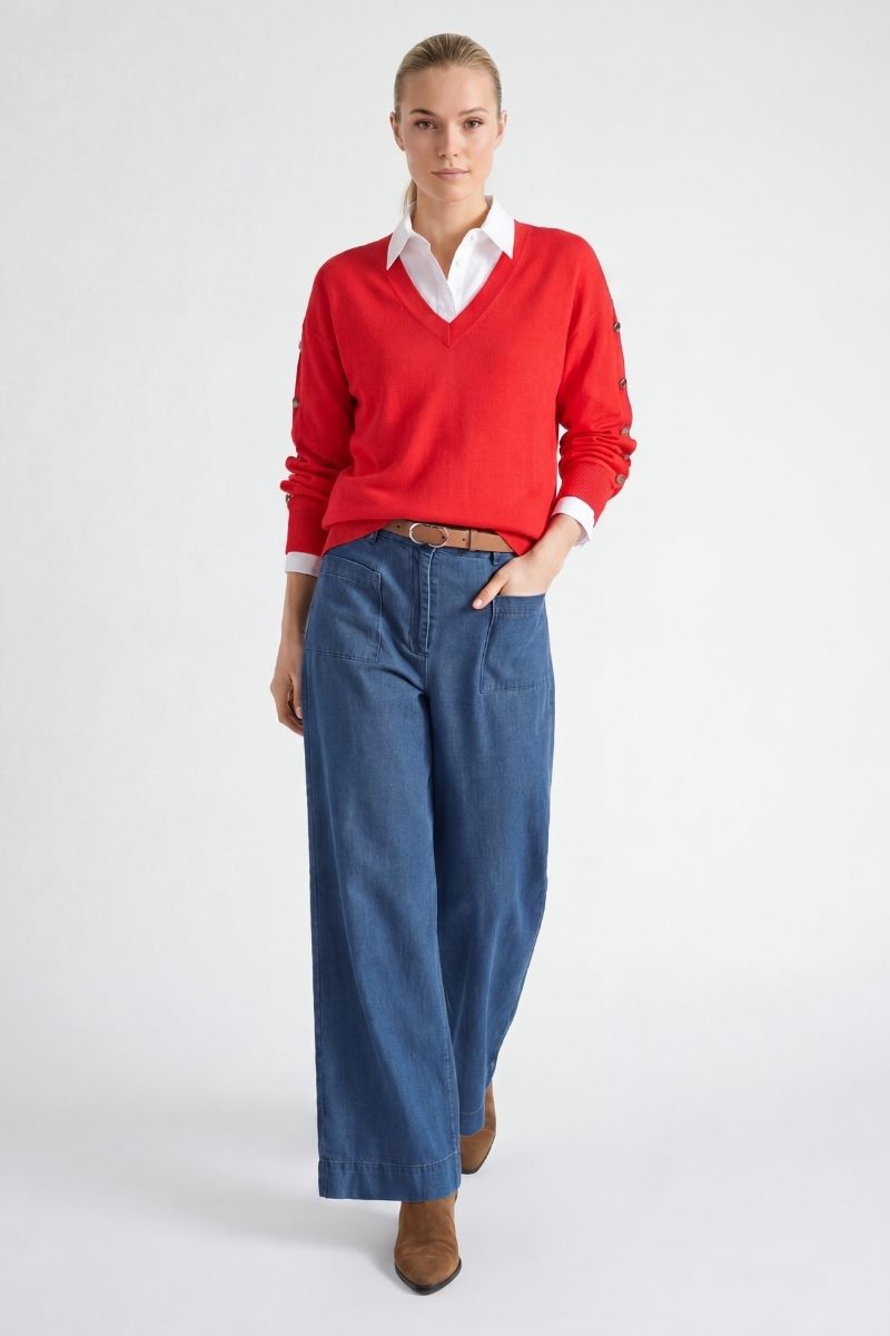 Wide red sweater with butonned sleeves