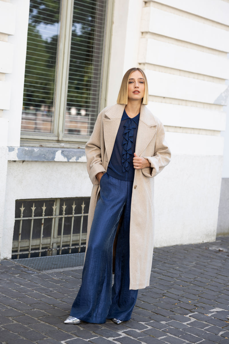 Fine navy sweater with ruffles and shimmer