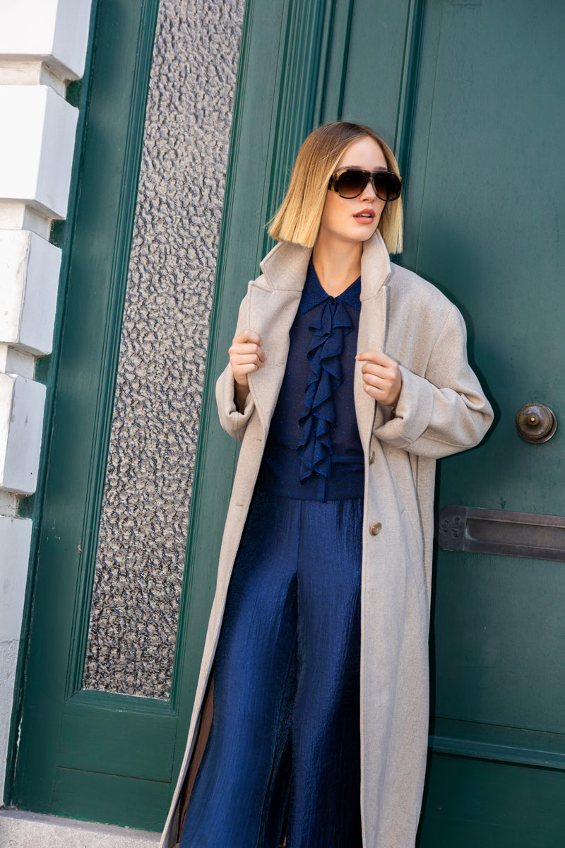 Fine navy sweater with ruffles and shimmer