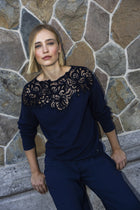 Zachte nachtblauwe pull met kanten afwerking