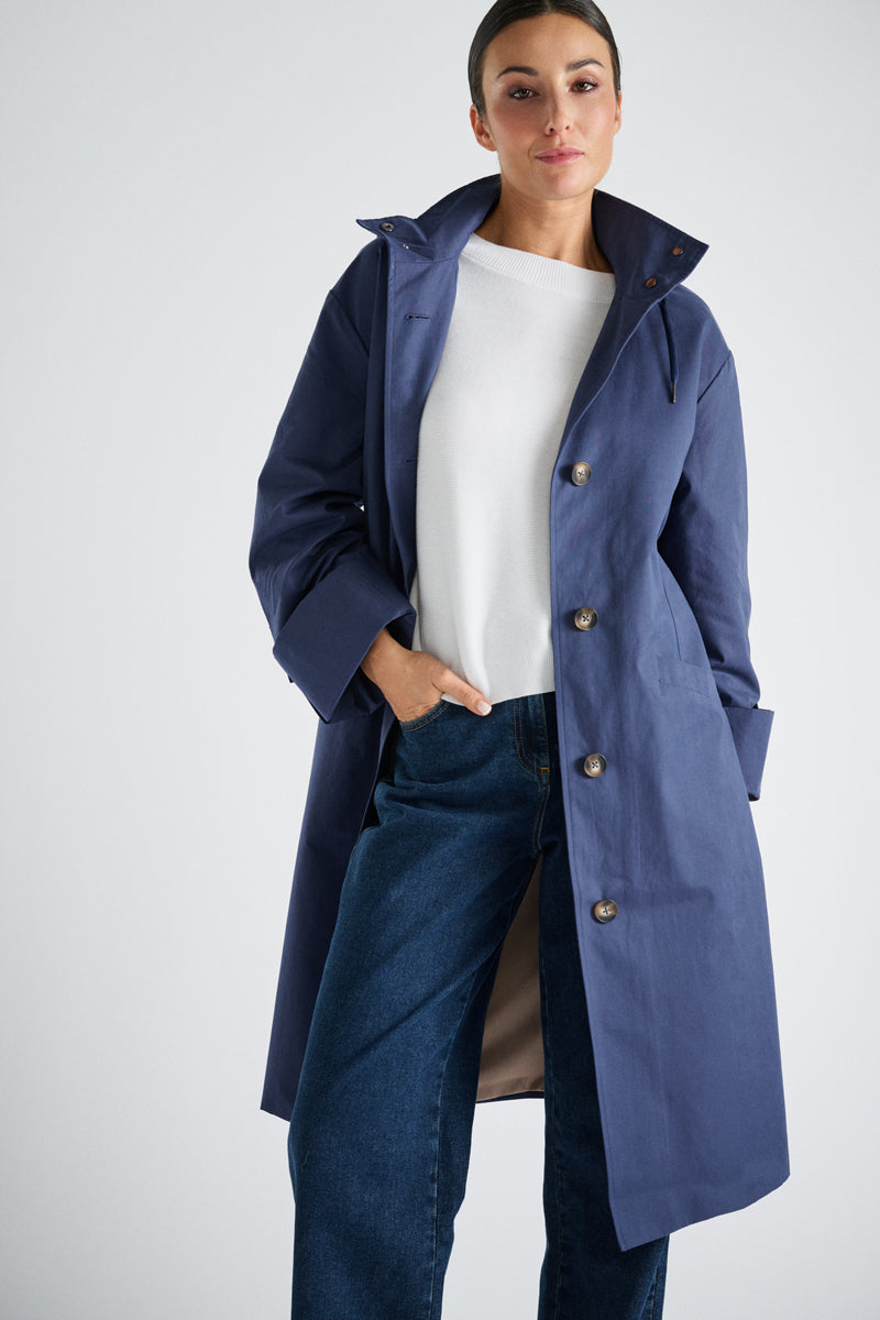 Lange gevoerde navy trenchcoat met kap en riem