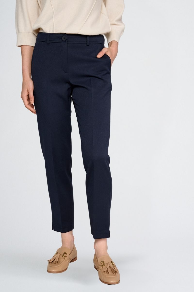 7/8 trousers in dark blue and elastic at the back of the waist