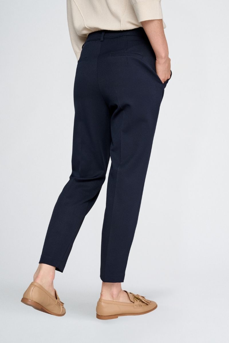 7/8 trousers in dark blue and elastic at the back of the waist