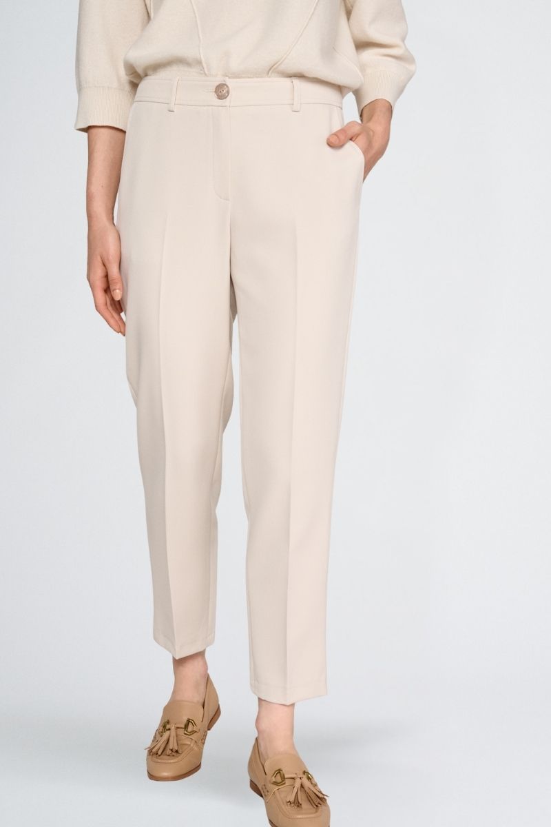Pantalon 7/8 de couleur crème et élastique à l’arrière de la taille