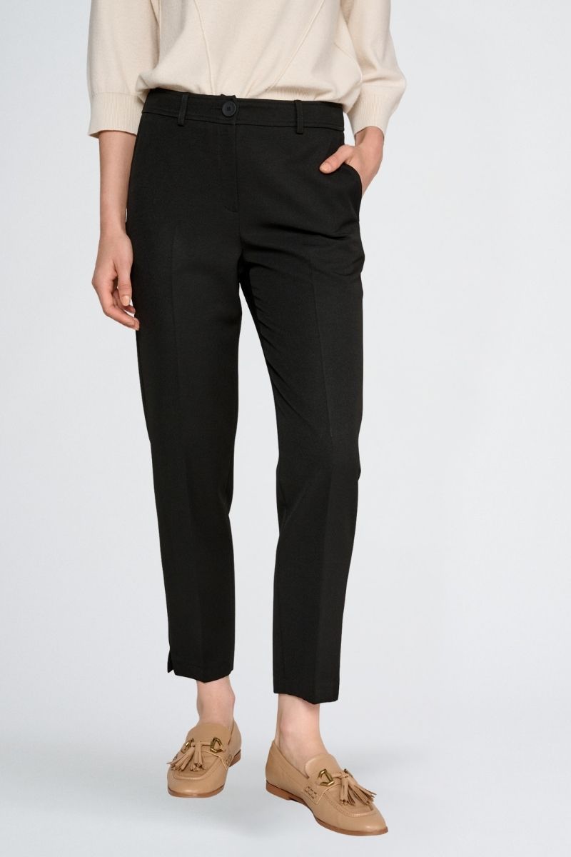 Pantalon 7/8 noir et élastique à l’arrière de la taille