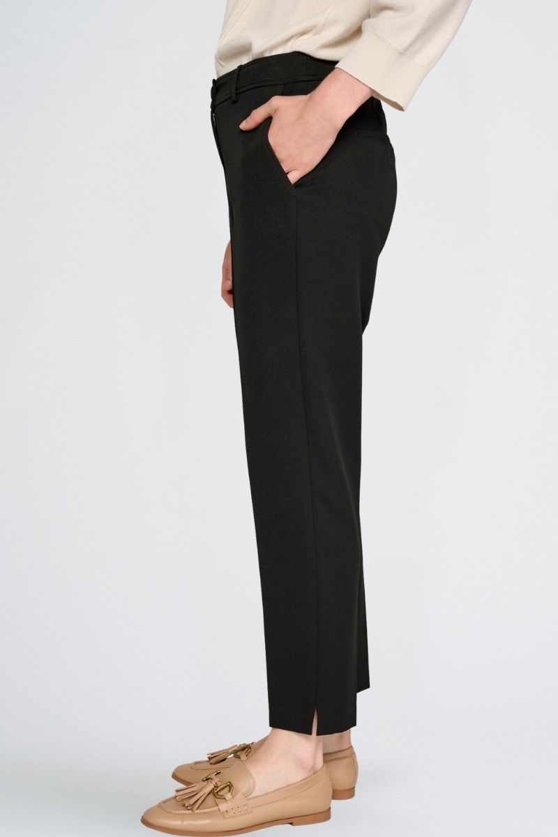 Pantalon 7/8 noir et élastique à l’arrière de la taille