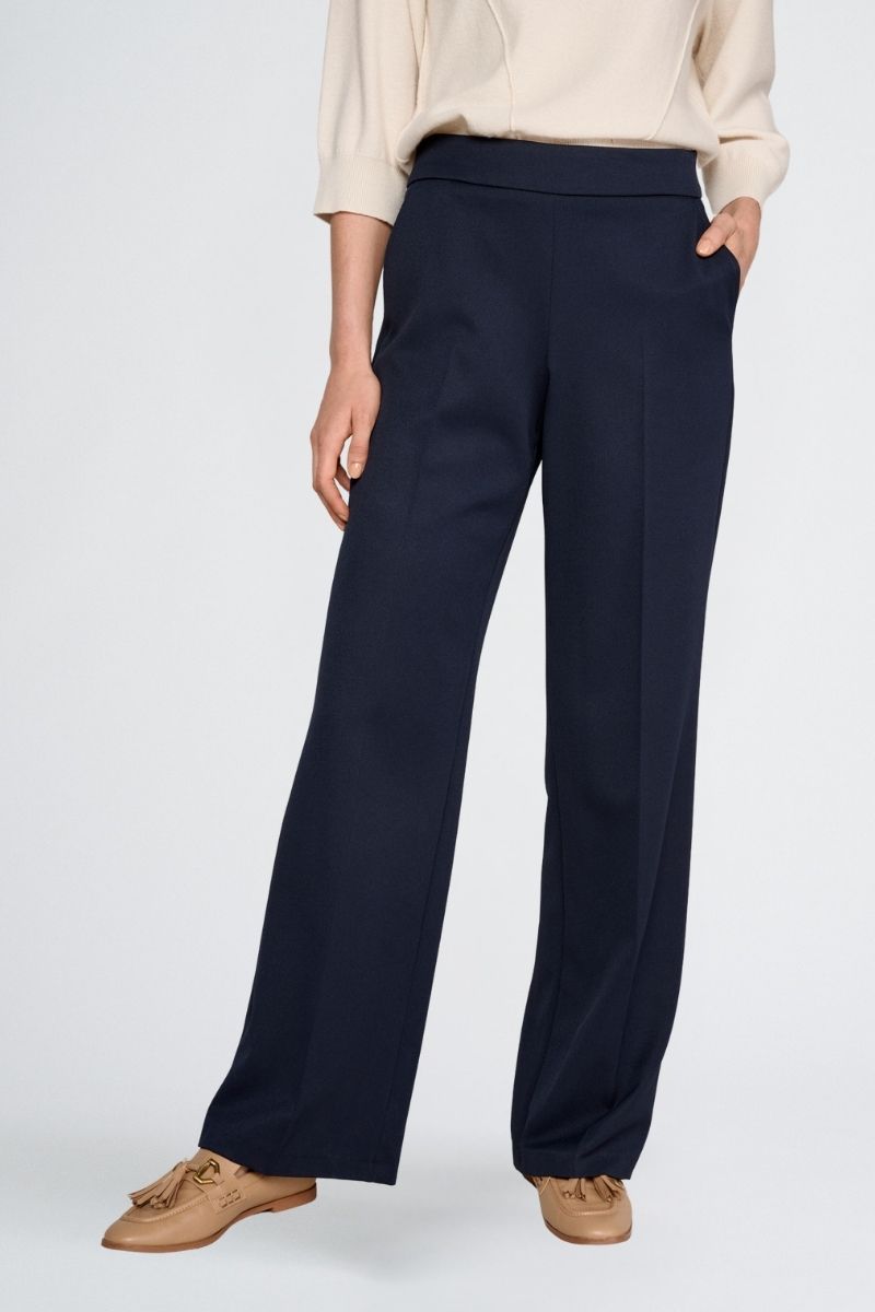 Wide dark blue pants with elastic in the waist
