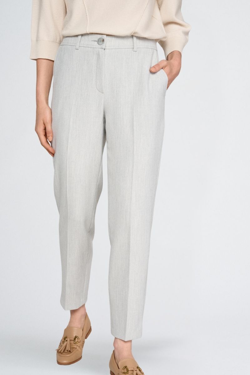 Pantalon 7/8 gris et élastique à l’arrière de la taille
