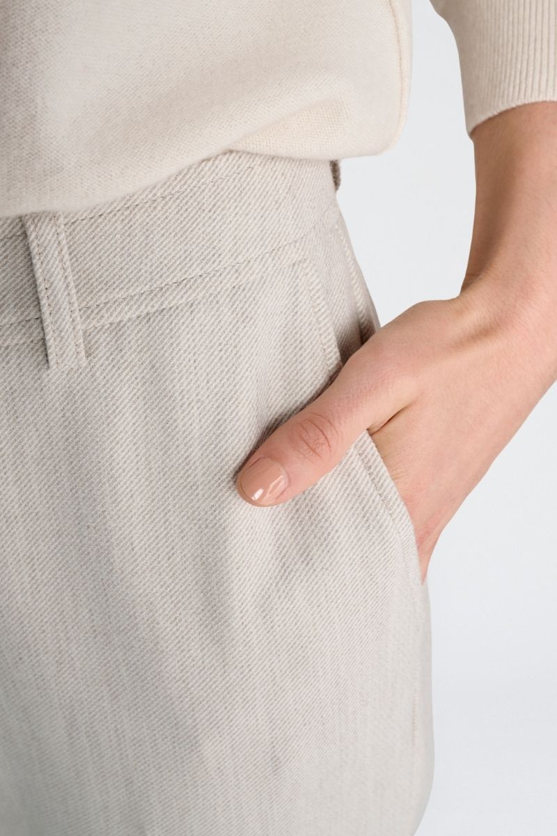 Pantalon 7/8 beige et élastique à l’arrière de la taille