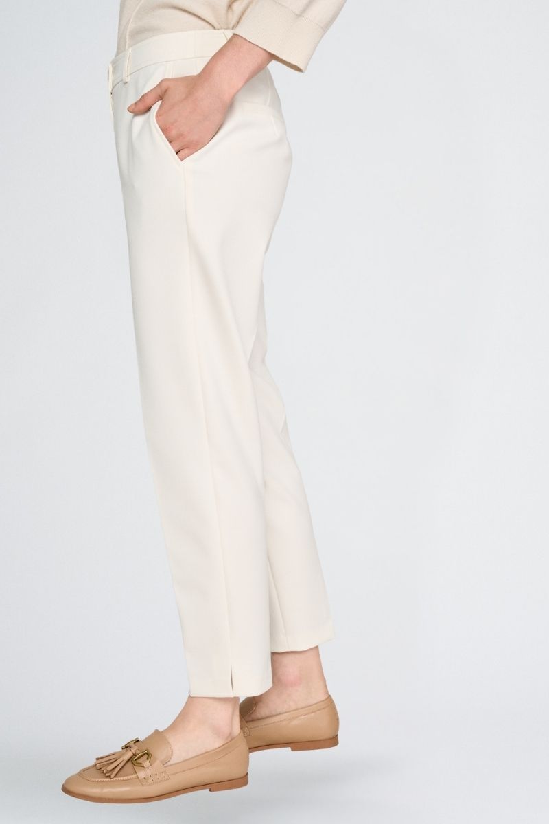 Pantalon 7/8 en blanc cassé avec élastique à l’arrière de la taille