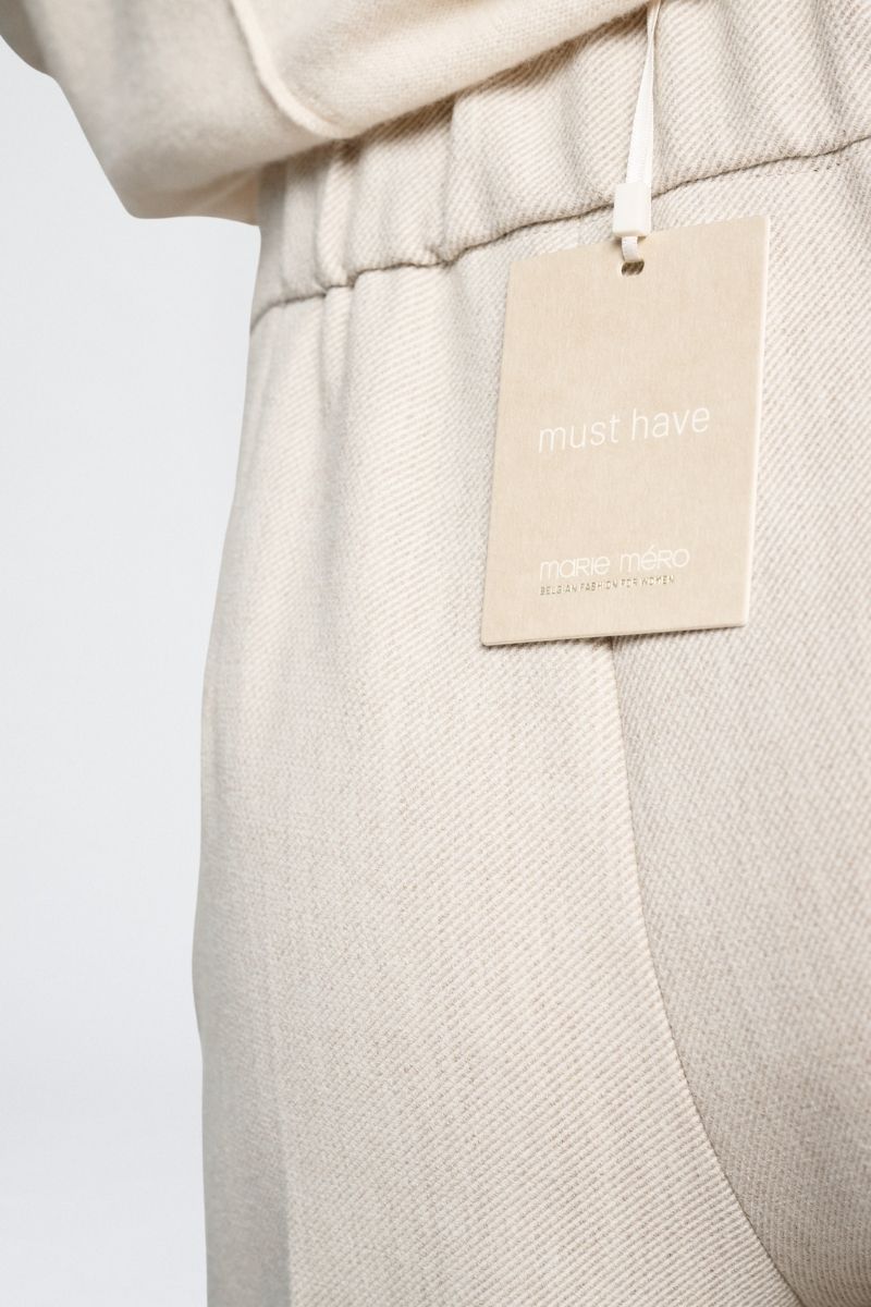 Pantalon large beige et élastique à l’arrière de la taille