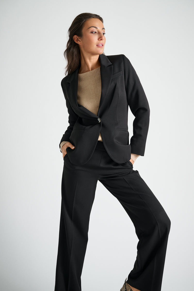 Blazer noir ajusté pour toutes les occasions